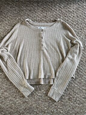 Hollister Ribbed Henley Crop Top in Taupe